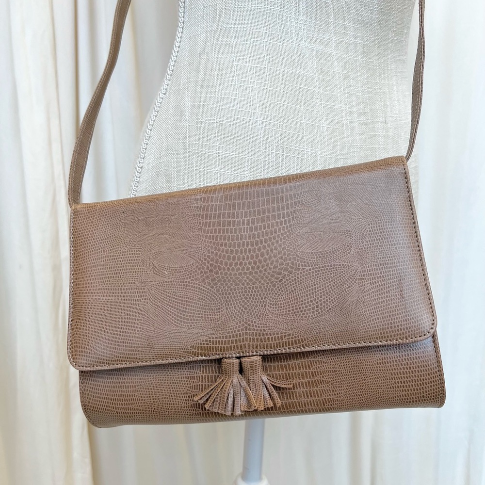 Vintage Tan Front Tassel Adjustable Crossbody Purse
